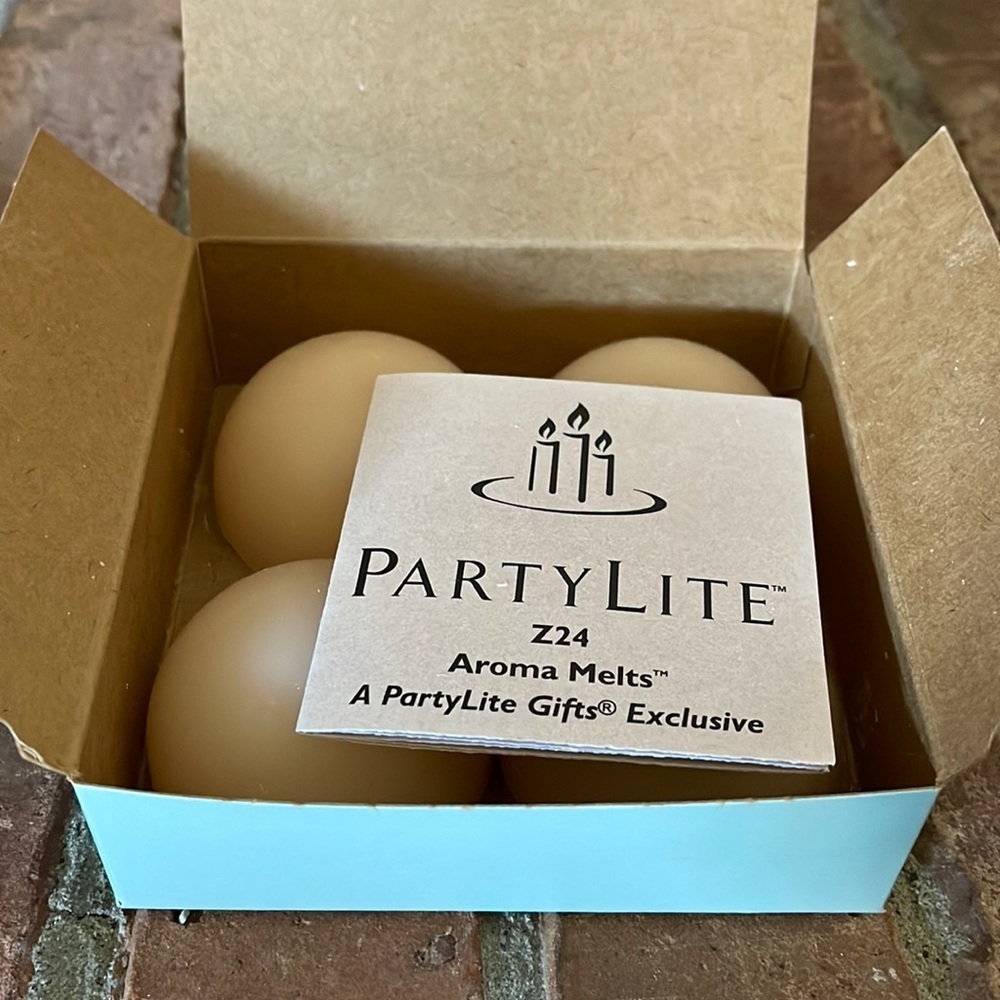 NIB PartyLite Cafe Latte Set of 4 Aroma Melts
